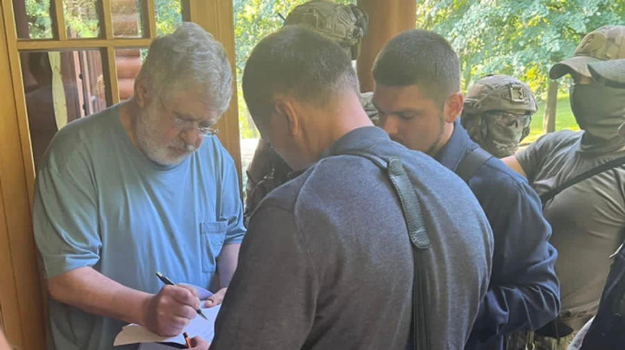 Коломойському вручили підозру