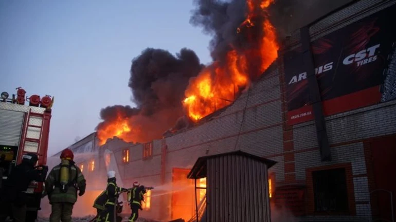 Russians shell Kyiv's Sviatoshynskyi district, causing fatalities and a warehouse fire