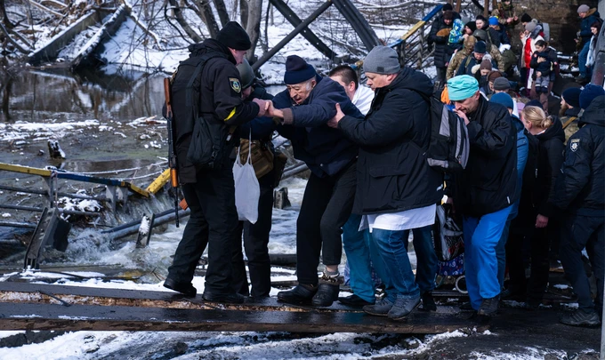 Ирпень глазами фотографа: эвакуация жителей и разрушенный город после обстрелов