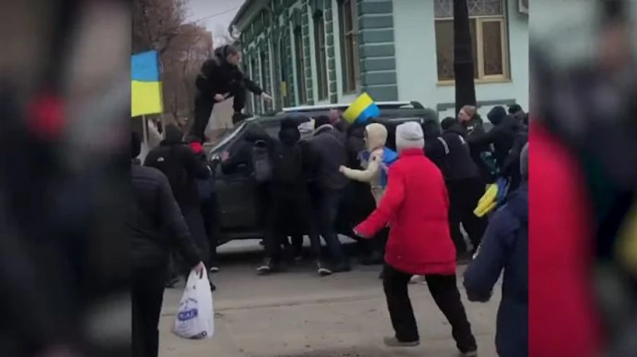 People rally for Ukraine in occupied Kupyansk