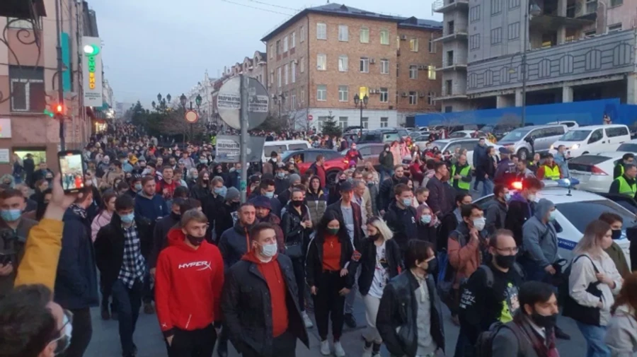 В России на акциях за Навального уже задержали более 100 человек