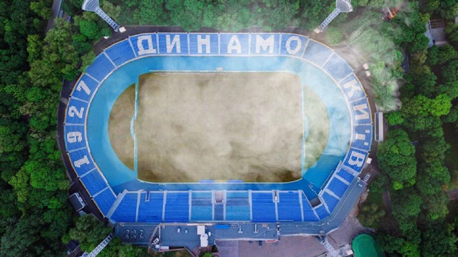 Київське Динамо підпалило траву на стадіоні для благородної мети