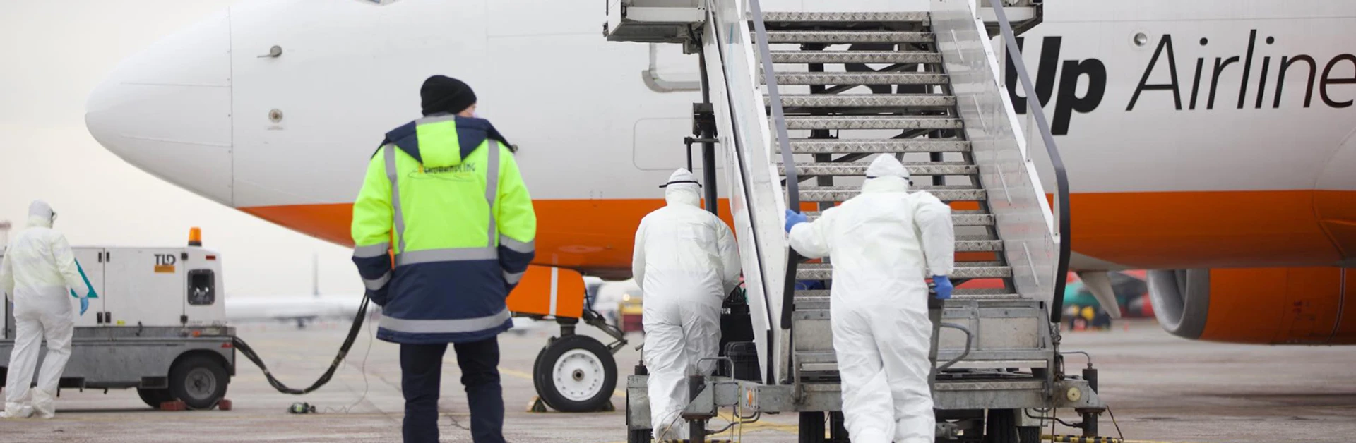 Три екіпажі, біозахист та доба льоту. Гендиректор SkyUp розповів, як вивозили українців з Уханю