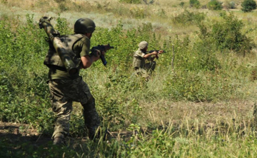 ООС: Боевики били из минометов, БМП и противотанковых ракет, 1 раненый