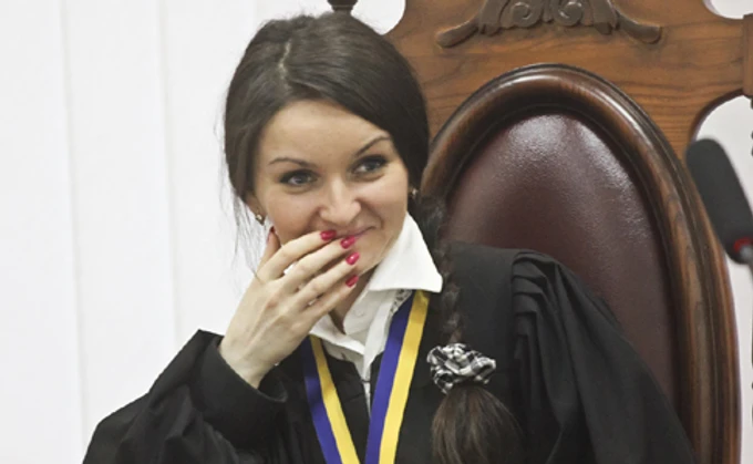 Судья Царевич перед увольнением одолжила 400 тысяч и купила машину за полмиллиона