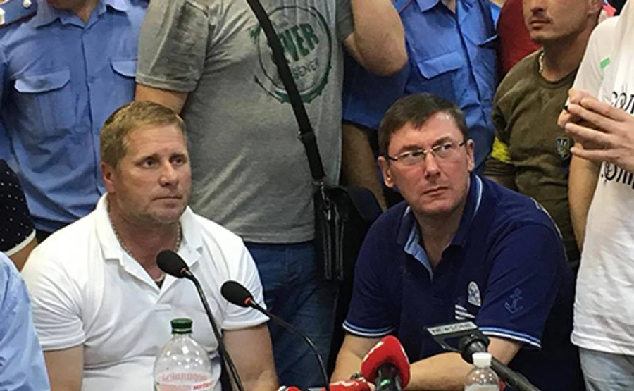 Луценко приехал на суд к Бате. В зале произошла потасовка