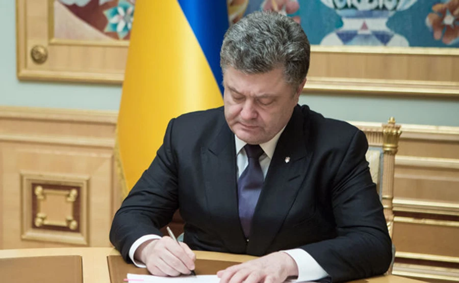 ЗМІ: Порошенко закритим указом присвоїв генеральске звання антикорупційному прокурору