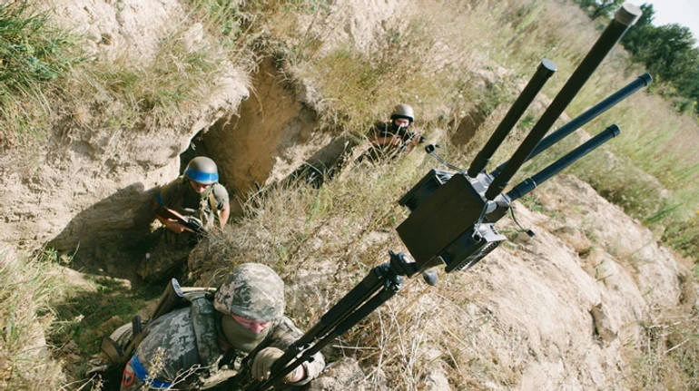 Щит проти FPV-дронів. Чи встигає український РЕБ за розвитком безпілотників?
