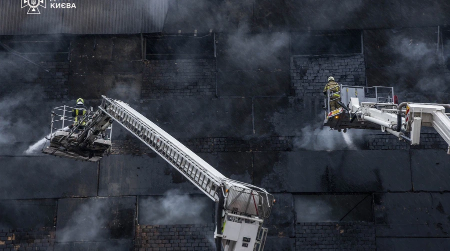 У Києві три сотні рятувальників безперервно працюють на місці російських ударів