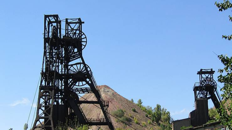 Russia bombards Ukrainian coal mine for six hours, leaving people injured