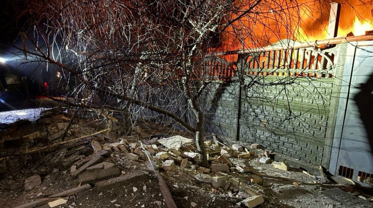 Russians attack Zaporizhzhia: 3 injured, house on fire – photos