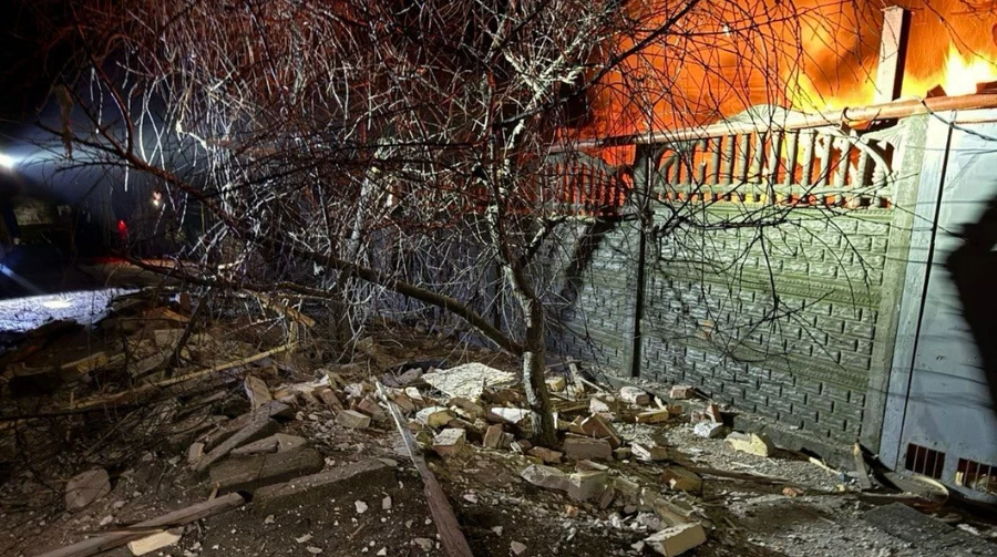 Росіяни атакували Запоріжжя: троє поранених, загорівся будинок