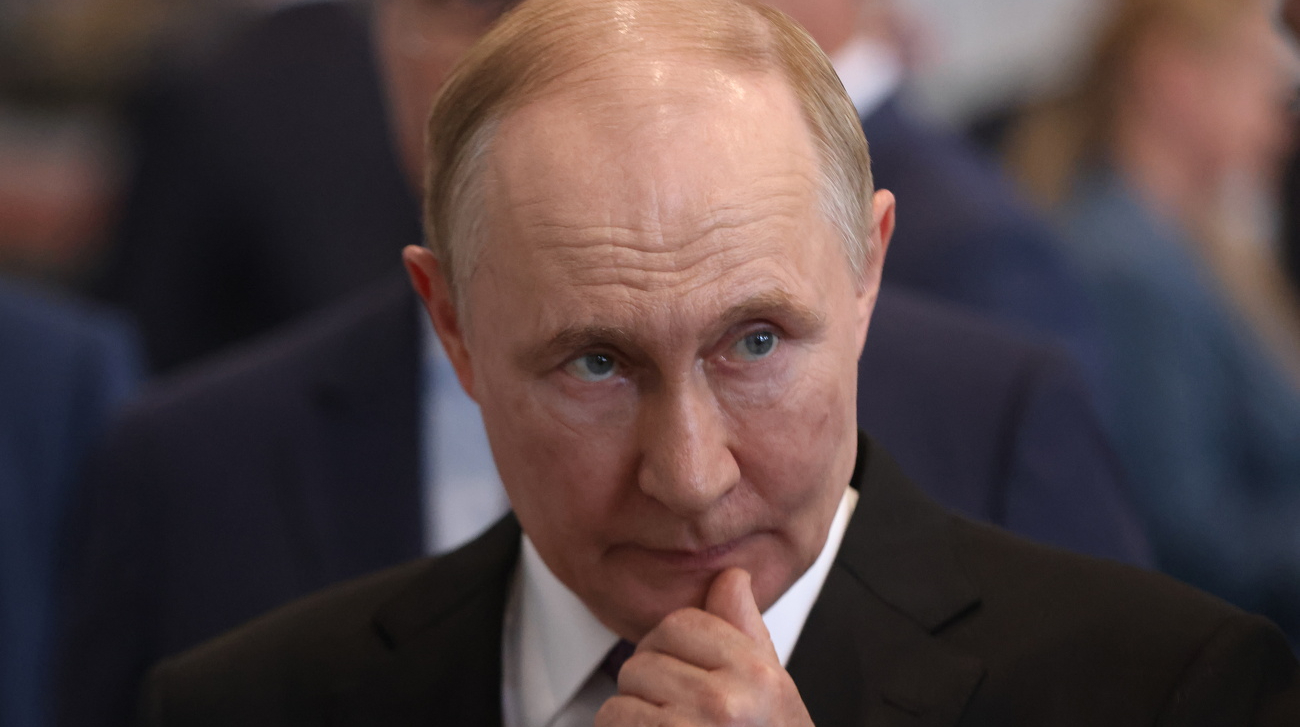 Russia prepares bill that would enable Putin to "legally" deploy troops abroad