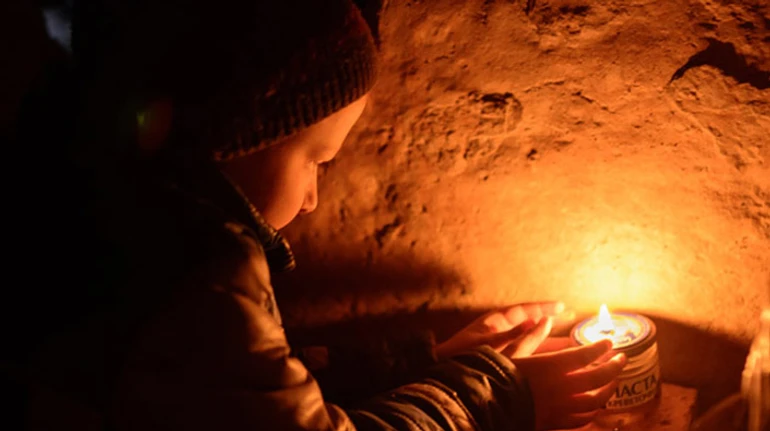 На спині у малого був вирваний шматок м'яса: історія родини хлопчика з Маріуполя, який вів щоденник під обстрілами