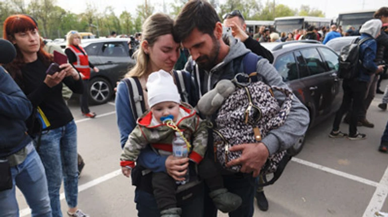 Женщинам обещали прислать головы мужей. Истории тех, кто вырвался из Азовстали