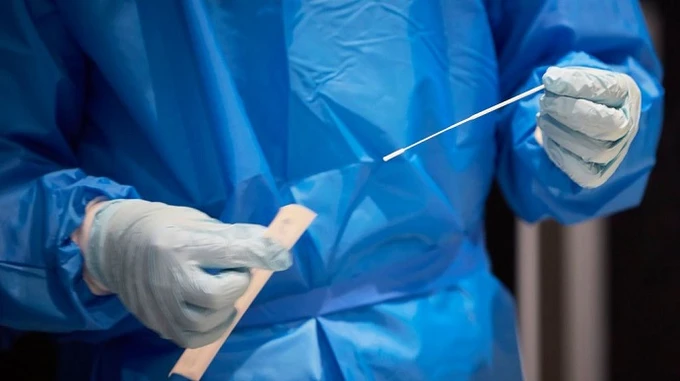 Штати скорочують термін ізоляції для медиків, які хворіють на Covid