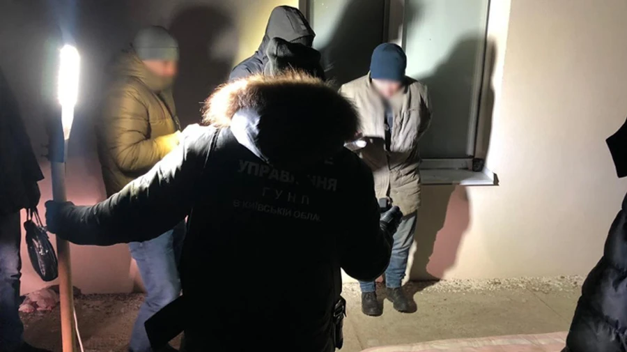 Разбойник во время задержания бросил гранату и стрелял: ранены два бойца КОРД