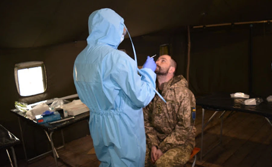 За добу на коронавірус захворіли ще 5 українських військових 