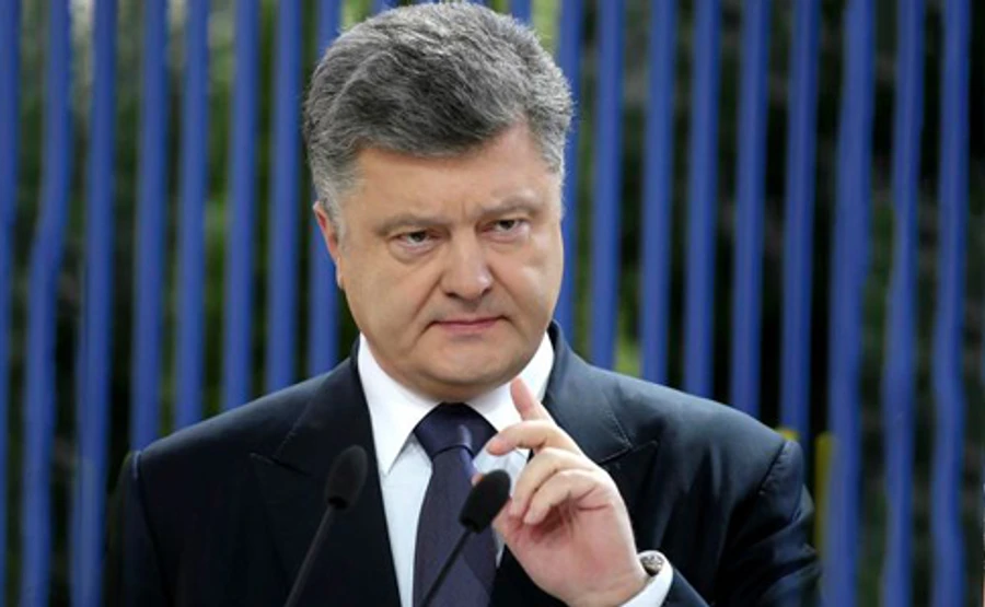 Порошенко пояснив, що його гібридну війну невірно інтерпретували 