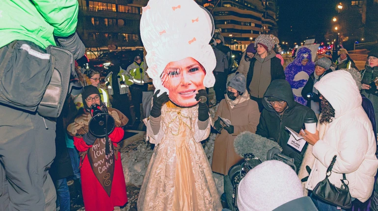 Хай їдять тістечка: у Вашингтоні висміяли фільм про Меланію Трамп