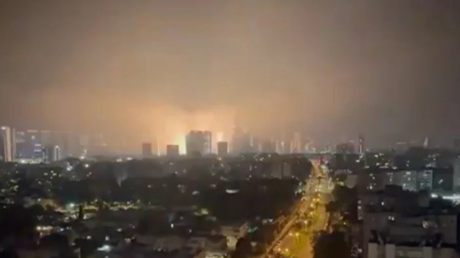 Иран снова атаковал Израиль ракетами: взрывы в Тель-Авиве и Иерусалиме, есть попадания в небоскреб