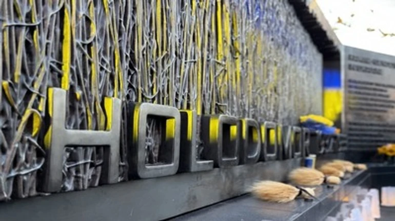 Lighting a candle as a reminder to honour this day: Ukrainian Americans remember the Holodomor