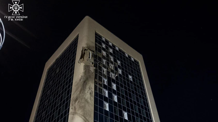 Спасатели показали последствия атаки Шахедов в одном из районов столицы