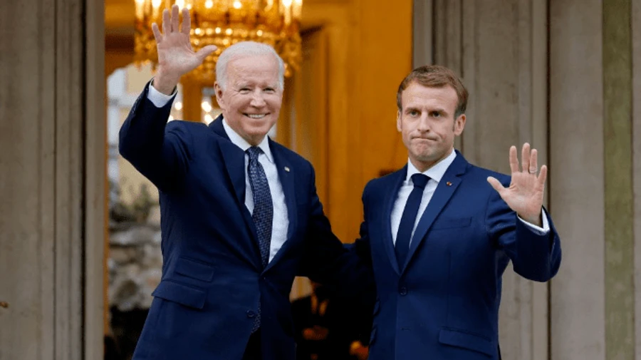 Байден і Макрон обговорили нарощування російських сил на українському кордоні