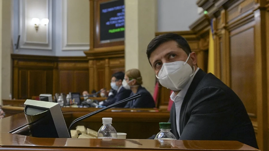 У Зеленского объяснили, почему хотят сократить количество нардепов