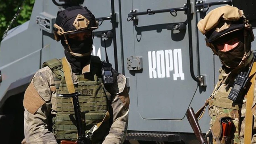 Взорвали банкомат и похитили миллион: полиция с оружием задержала воров