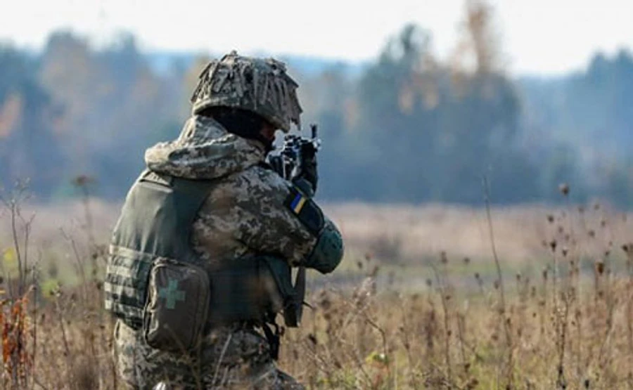 На Луганщині поранили бійця 