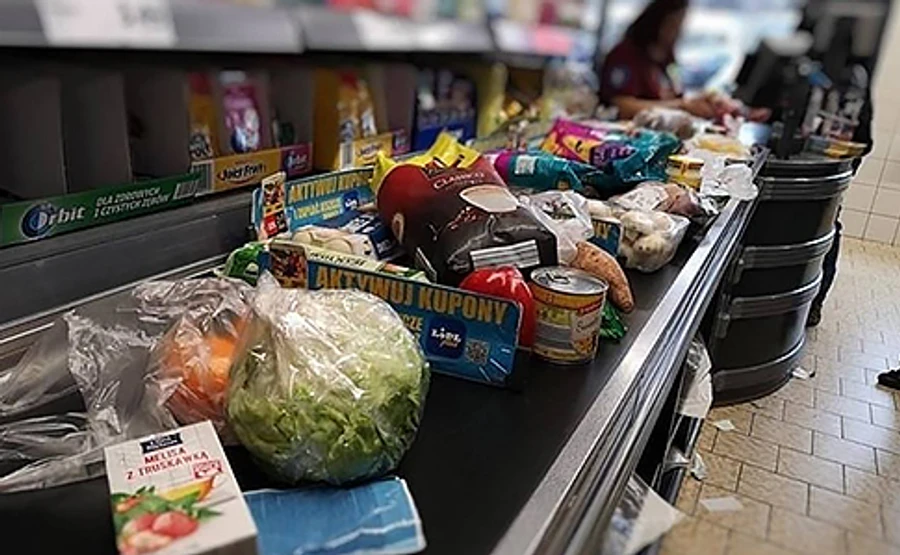 Несовершеннолетние украинские студенты в Польше не могут выходить даже в магазин