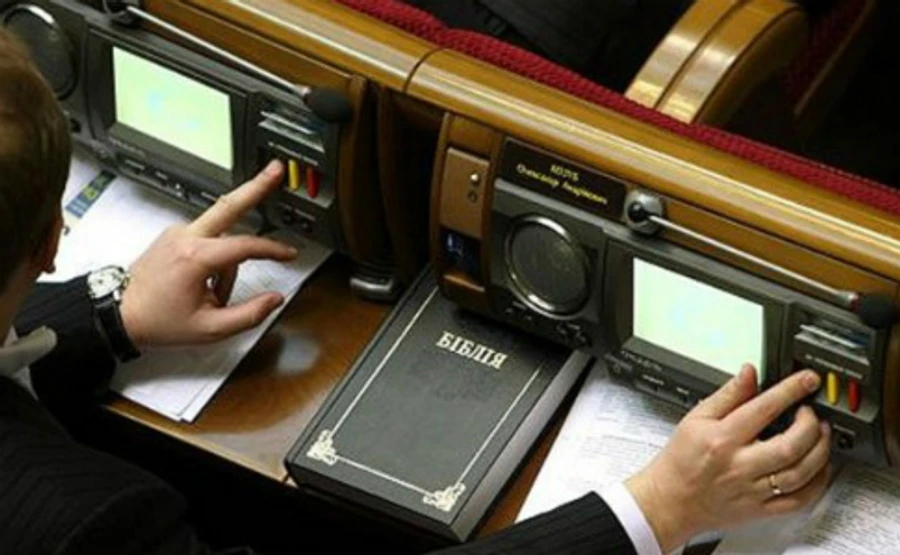 Зеленский рассказал, как в Раде голосовала карточка нардепа с коронавирусом