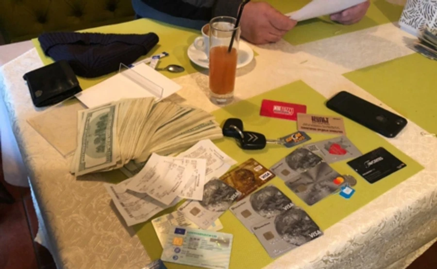 У Києві затримали шахраїв, які обіцяли за гроші влаштувати начальником колонії