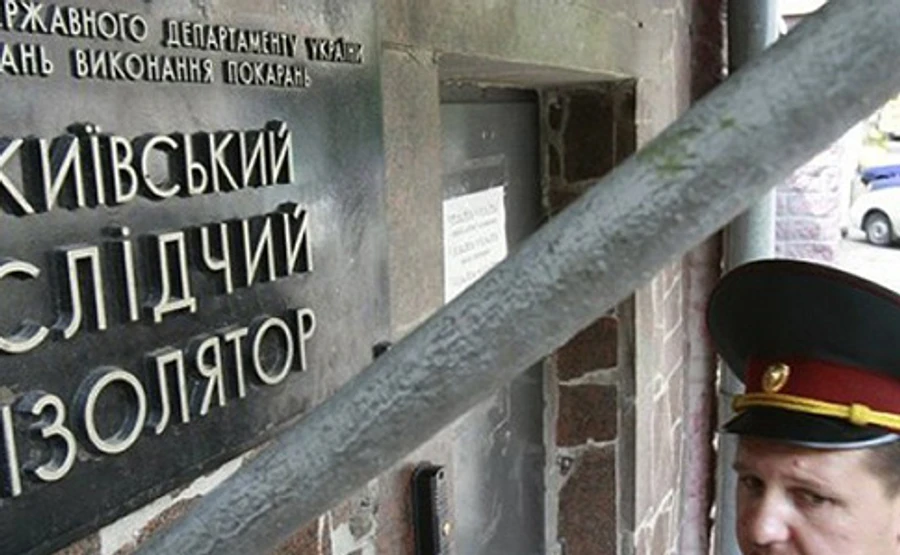 Под Лукьяновском СИЗО собираются противники обмена экс-беркутовцев