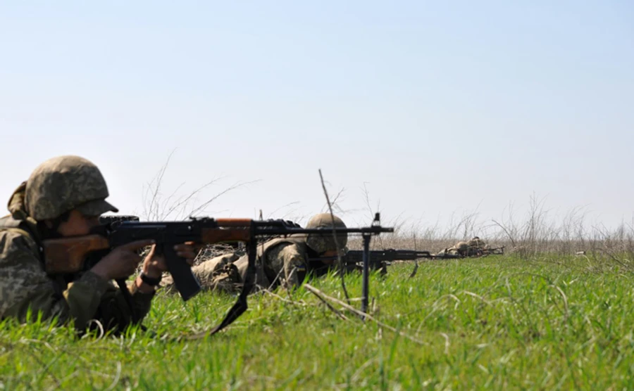 Сутки в АТО: двое военных погибли, еще двое - ранены