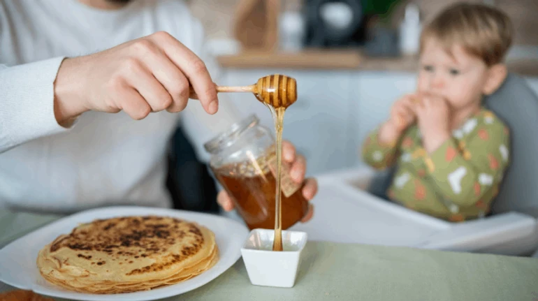 Смертельно небезпечно? Чи можна маленьким дітям давати мед