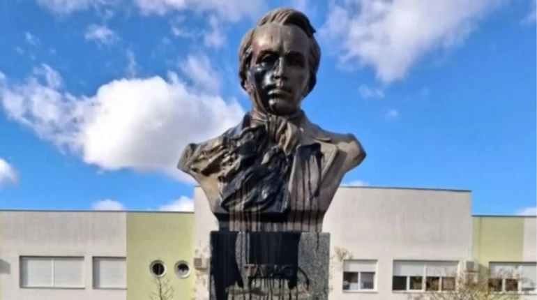 Monument to Ukrainian poet Taras Shevchenko in Serbia vandalised on anniversary of Russia's full-scale invasion