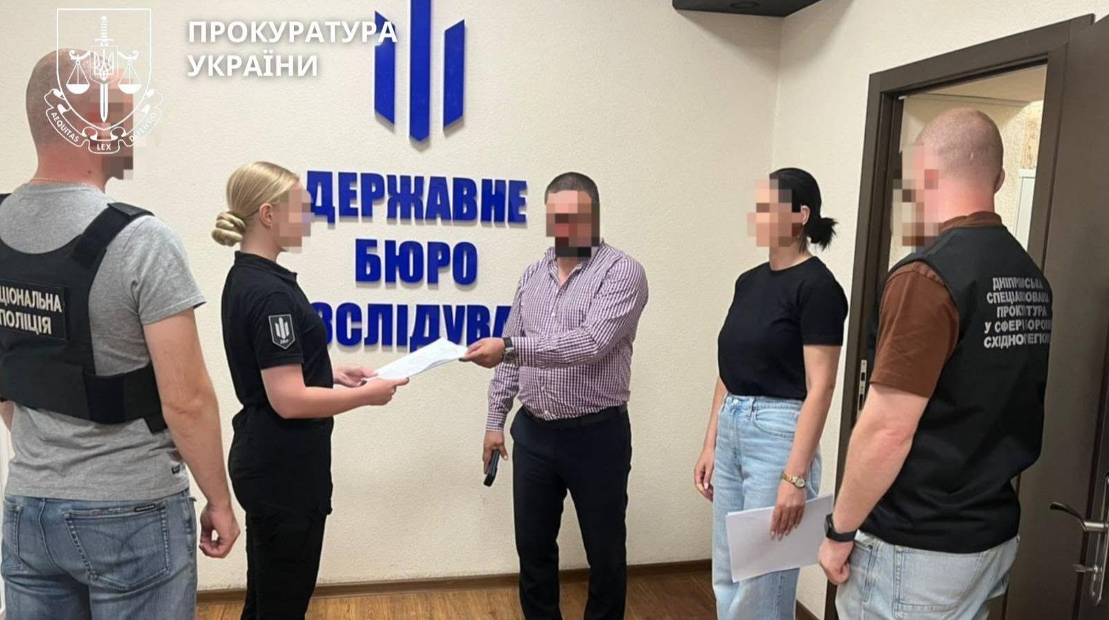 У Дніпрі викрили посадовців ДМС, які вигадували фіктивних "іноземців" для видворення чоловіків за кордон