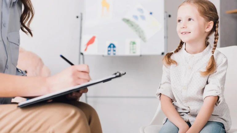 Родители и дети, или чем занимается детский психолог и когда к нему обращаться