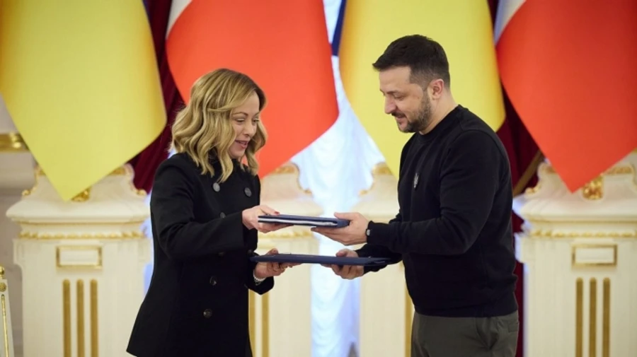 Ukraine and Italy sign security agreement – video