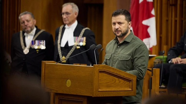 Люди не готові витрачати гроші на щось інше, крім зброї – Зеленський про вибори