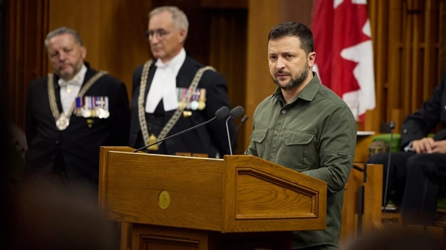 Люди не готові витрачати гроші на щось інше, крім зброї – Зеленський про вибори