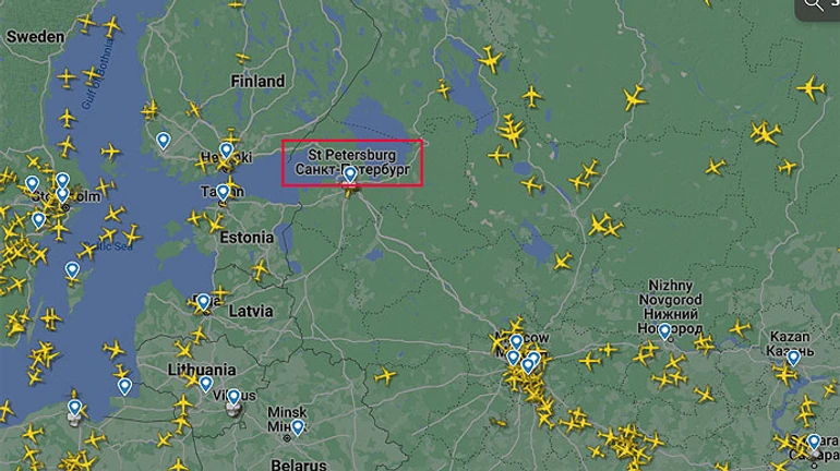 Airspace over St Petersburg closed and fighter jets take off as unidentified object spotted in the sky
