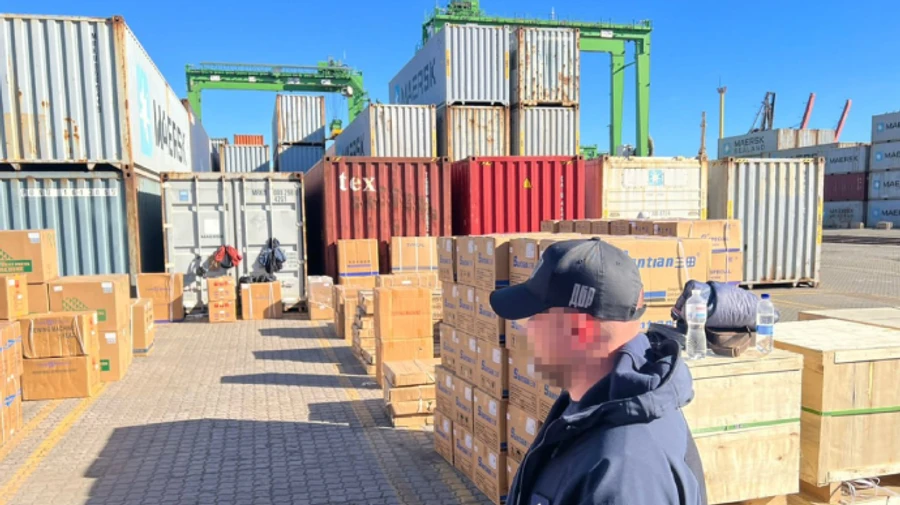 Забытые грузы элитных авто и алкоголя: ГБР разоблачило контрабандную схему на Одесской таможне