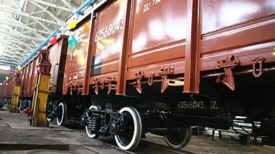 Four Russian missiles hit the Darnytskyi Railway Car Repair Plant in Kyiv, but no tanks are found there - Ukrainian Railways