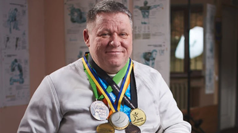 30 сходинок на вершину слави: як Олексій Сундієв з інвалідністю став найкращим мушкетером світу