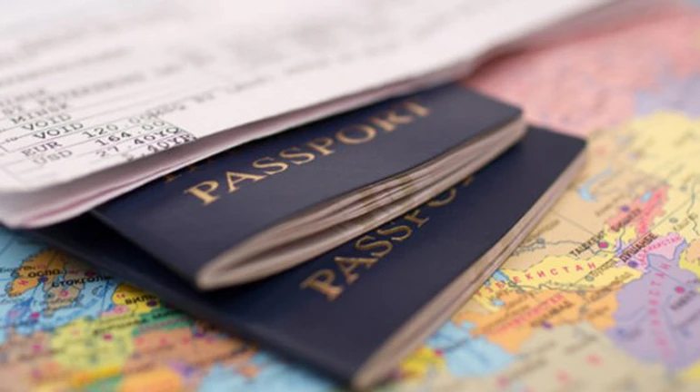 Трьох посадовців на Франківщині спіймали з подвійним громадянством