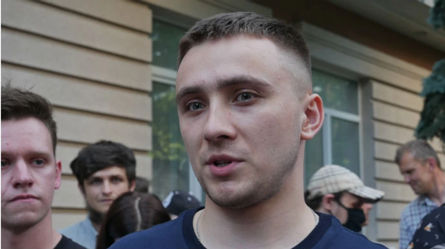 Суд отправил Стерненко под домашний арест в воинской части