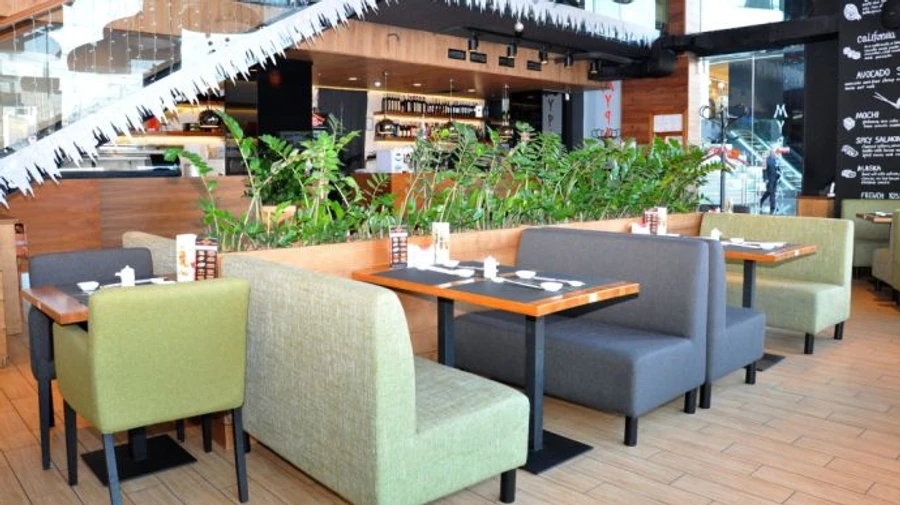 Ресторани у Києві поки не відкриють, госпіталізація хворих із COVID зросла на 11%